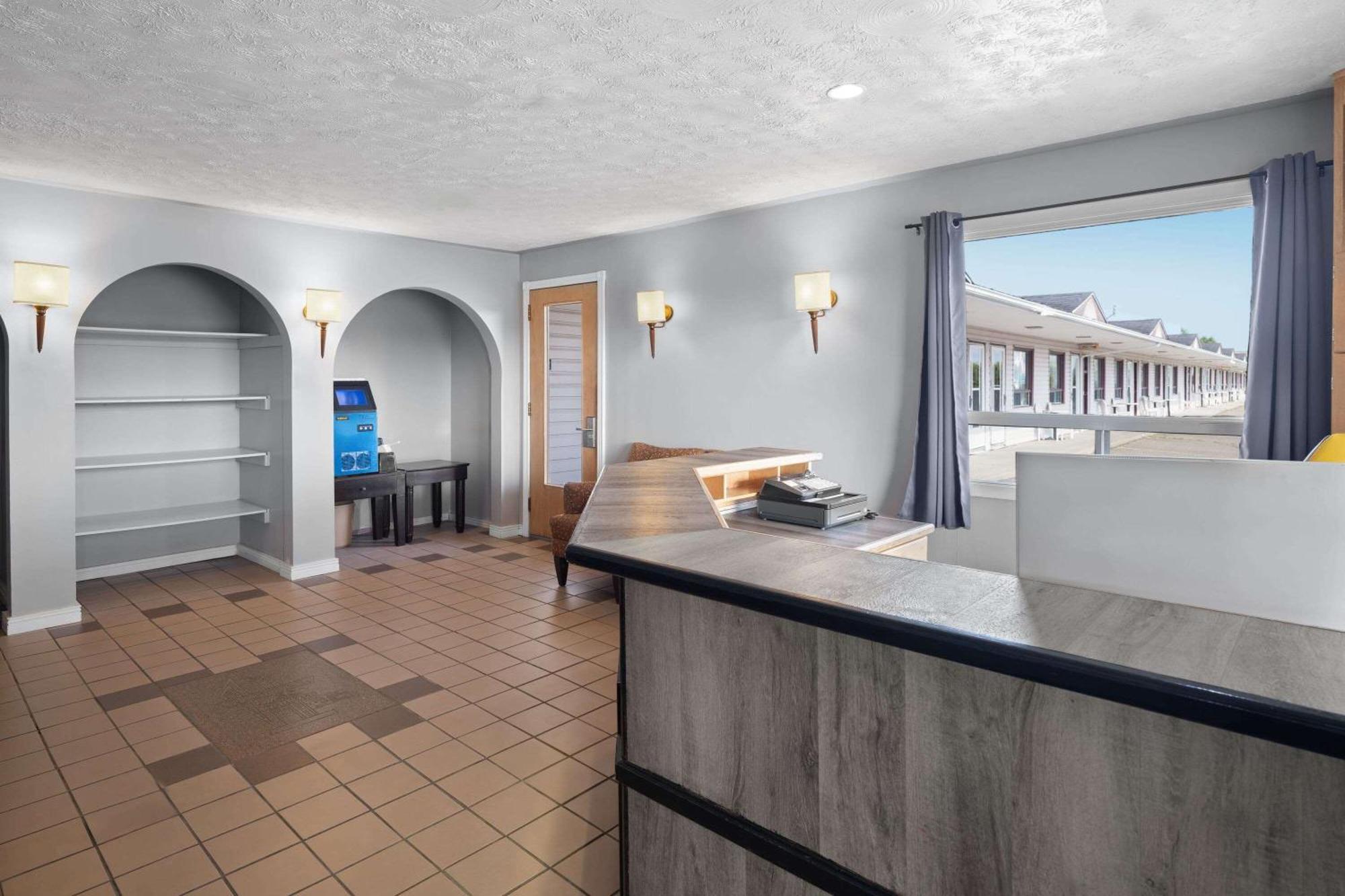 Travelodge By Wyndham Grand Falls Luaran gambar
